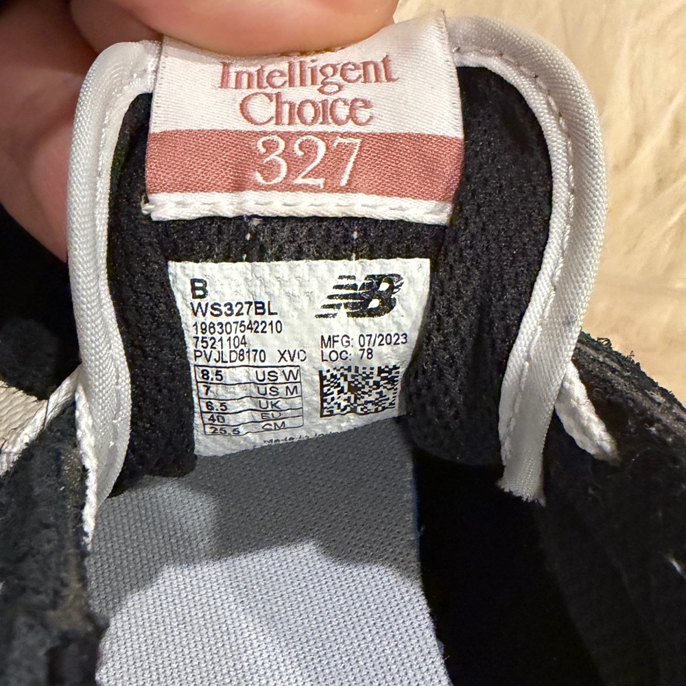 New Balance 327 Sneakers - Picture 5 of 8